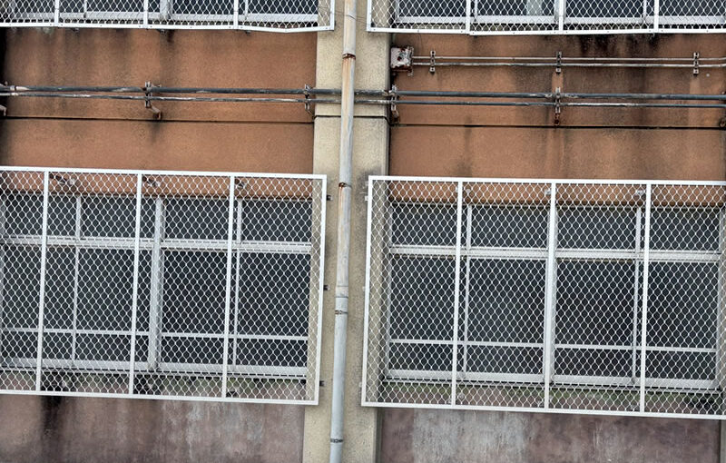 防球用の面格子アンプリフォーム　京都市立中学校