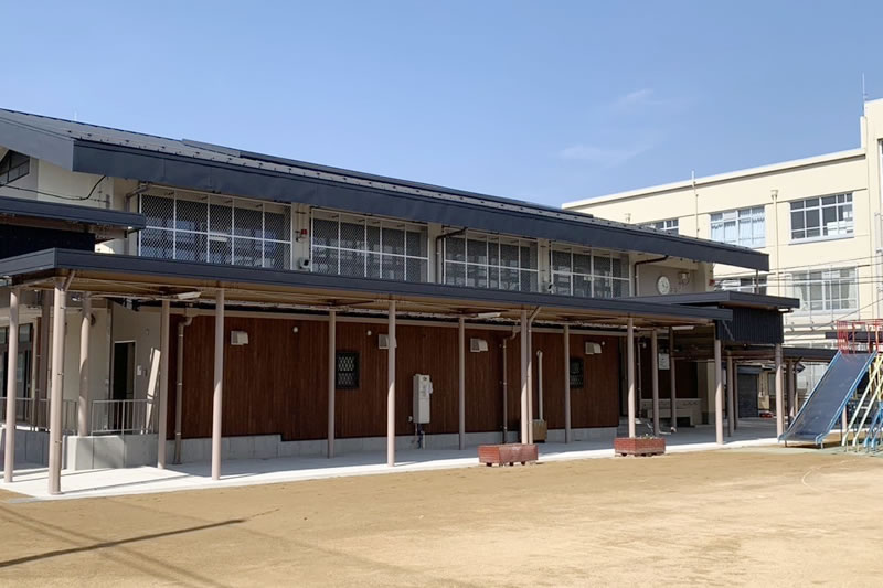 防球用の面格子アンプリフォーム 京都市立中学校