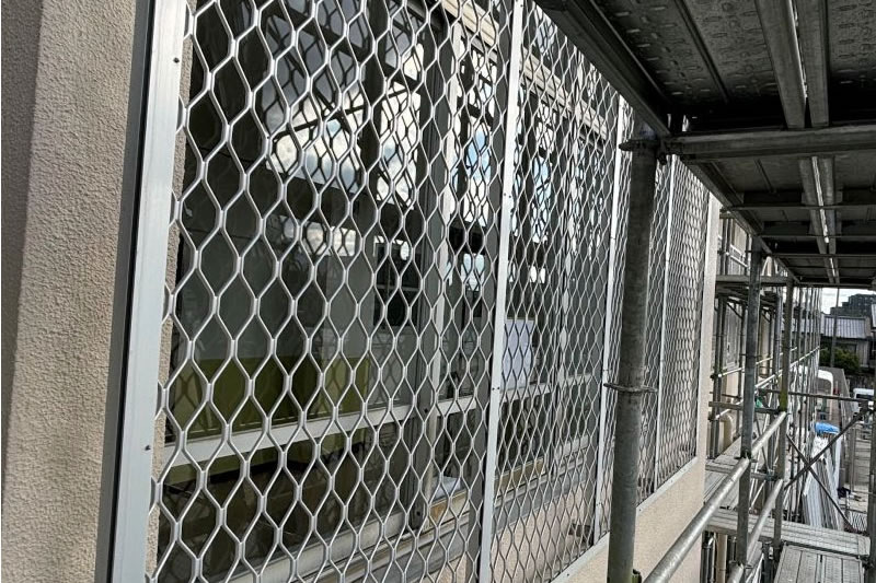 ガラス保護用の面格子アンプリフォーム施工前施工後